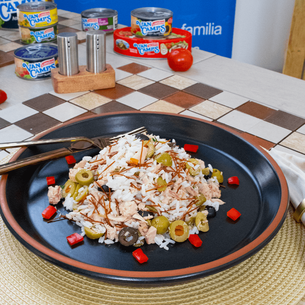 ensalada-de-atun-con-arroz-y-aceitunas