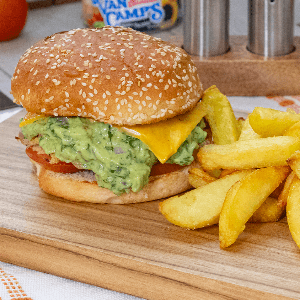 hamburguesa-de-atun- con-papitas