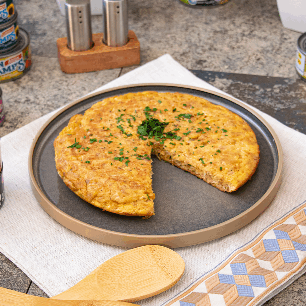 Tortilla-de-atún-con-papitas-fritas
