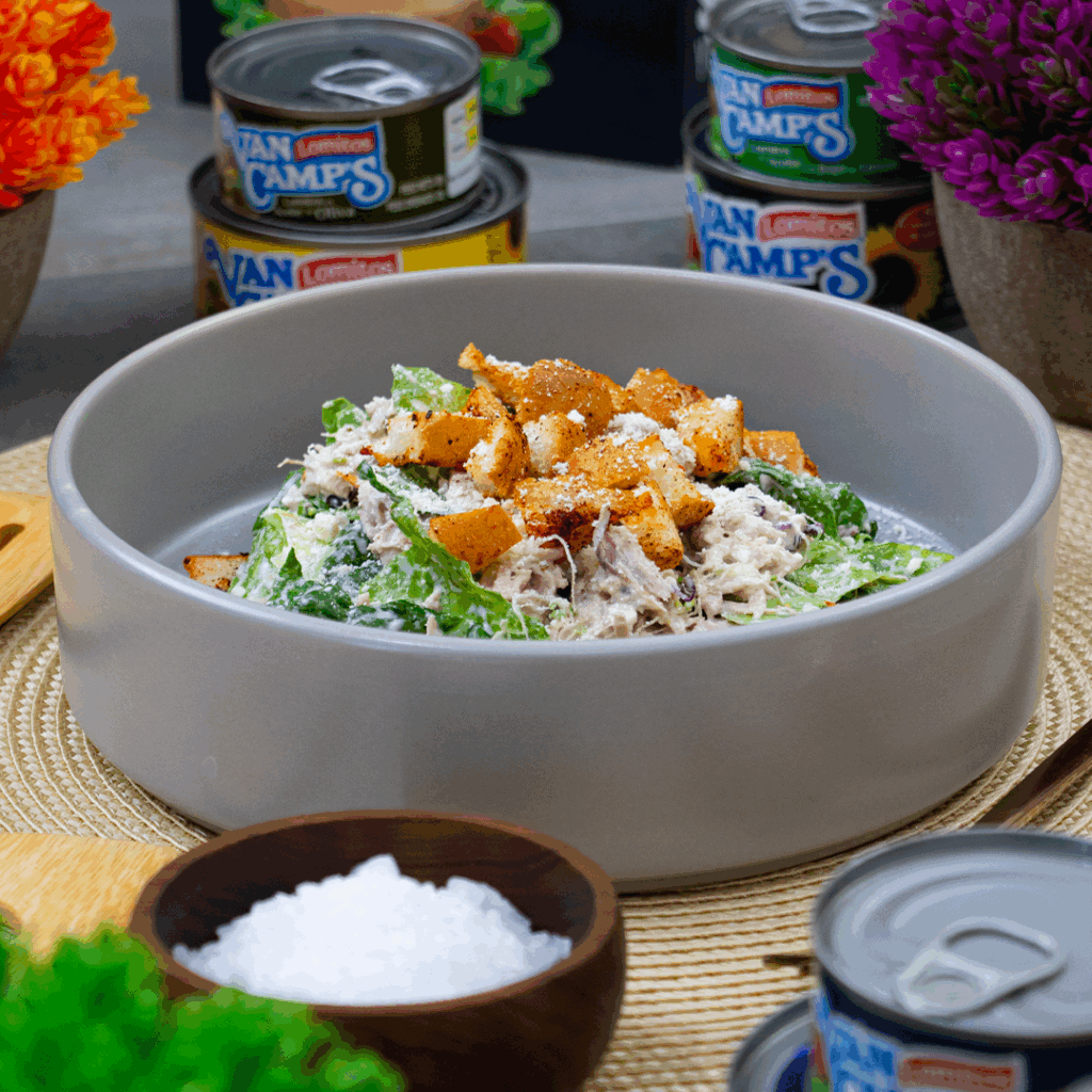 ensalada-cesar-de-atun-y-crutones-de-ajo