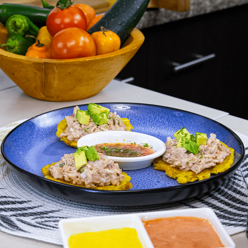 tostones-acevichados-de-atun-y-tocino