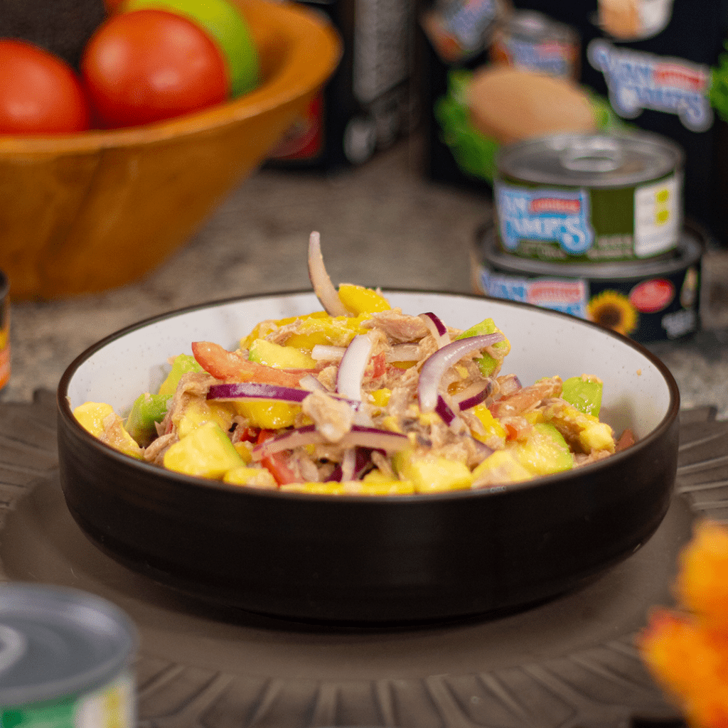 ensalada-de-atun-mango-y-aguacate