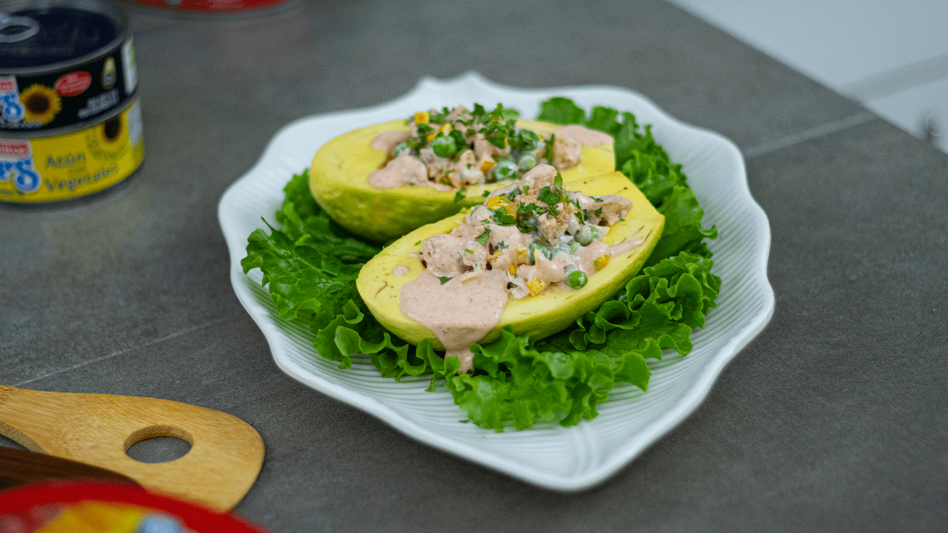 aguacates-rellenos-de-atun-con-vegetales