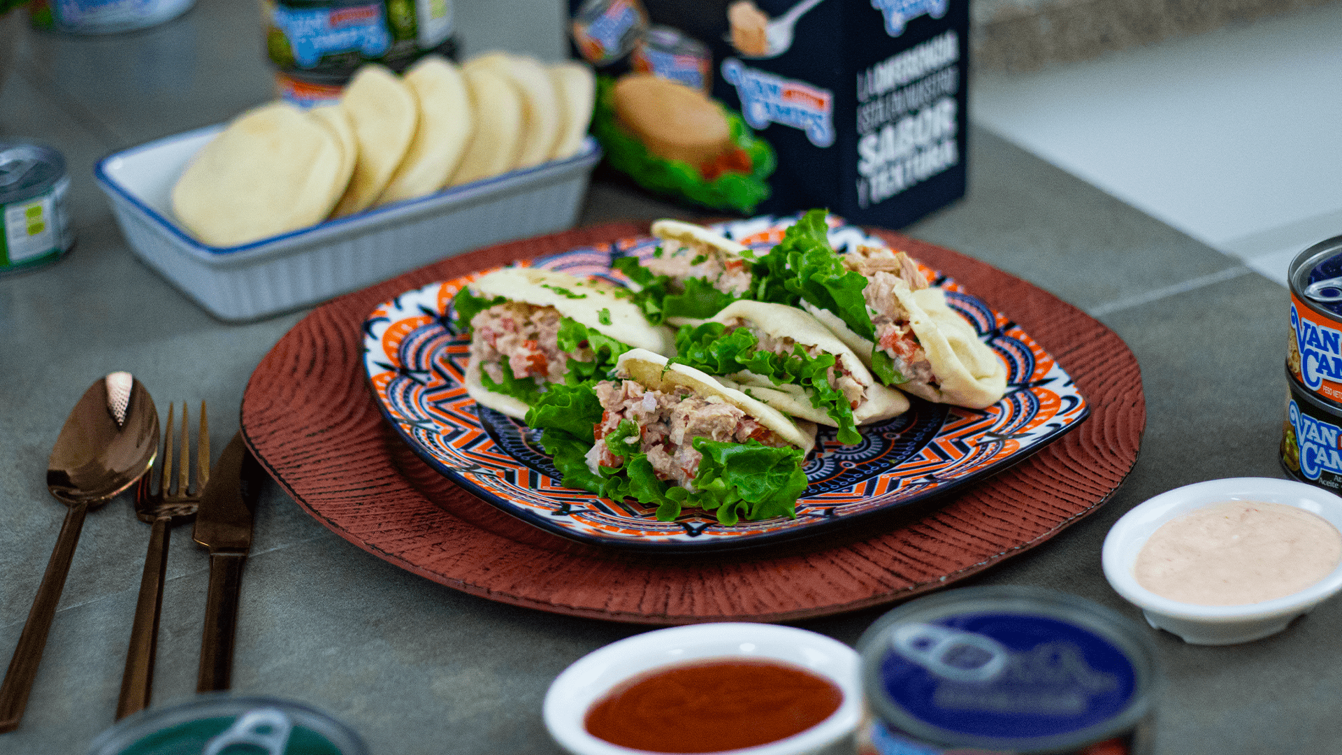 bocaditos-de-pan-arabe-con-atun