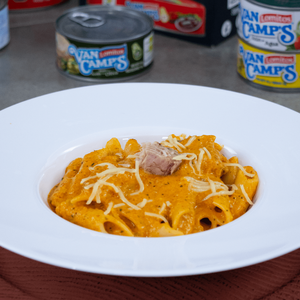 pasta-roja-cremosa-de-atun