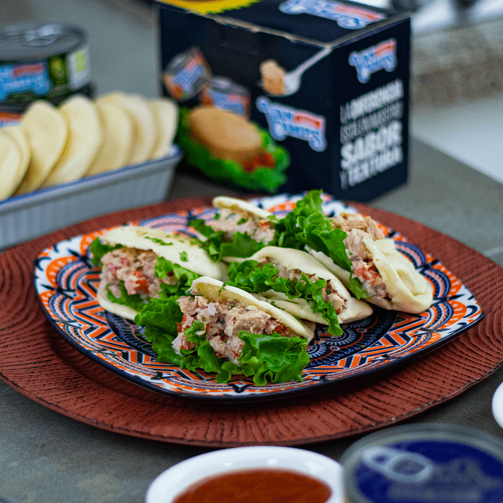 bocaditos-de-pan-arabe-con-atun